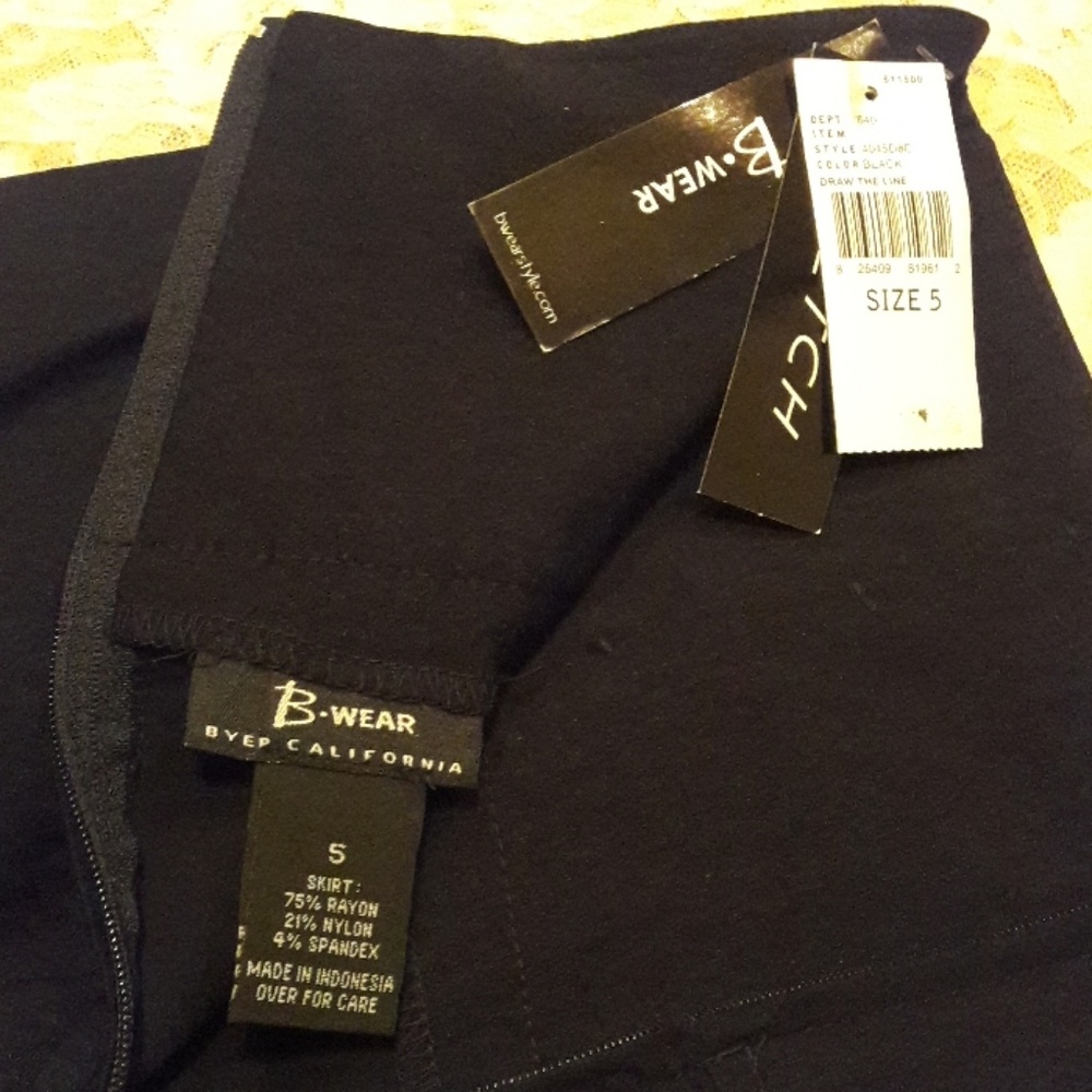 B WEAR skirt - Picture 4 of 8